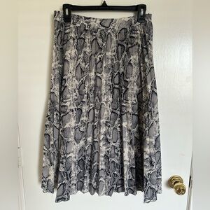 PrettyLittleThing Pleated Snake-Print Skirt